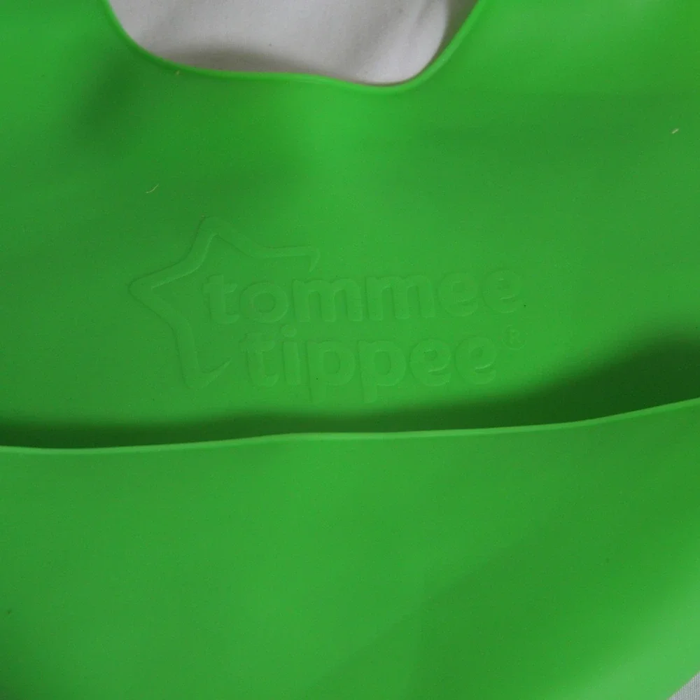 Tommee Tippee Green Catch All Bib - Soft Flexible Silicone Food Catcher for Baby